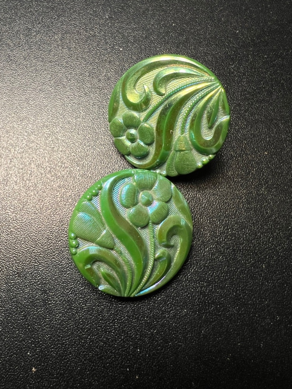 Vintage  70's Green Raised Resin Swirl Clip On Earrings